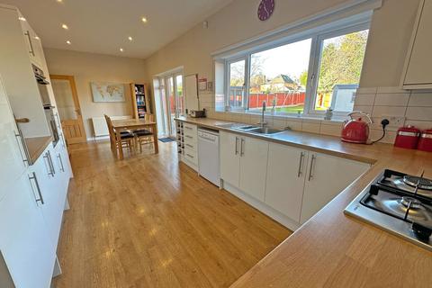 5 bedroom detached bungalow for sale, Yewhurst Road, Solihull, B91 1PN