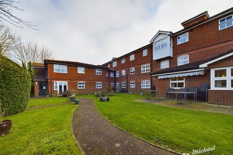 1 bedroom flat for sale, Hanover Court, Croft Road, Aylesbury, Buckinghamshire