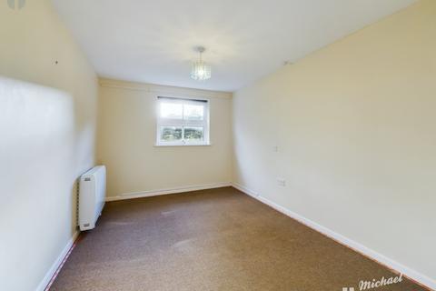 1 bedroom flat for sale, Hanover Court, Croft Road, Aylesbury, Buckinghamshire