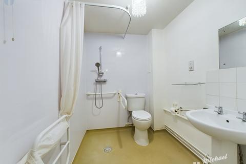 1 bedroom flat for sale, Hanover Court, Croft Road, Aylesbury, Buckinghamshire