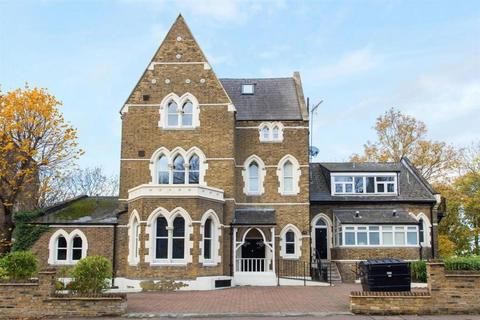 2 bedroom apartment to rent, Crescent Road, London N8