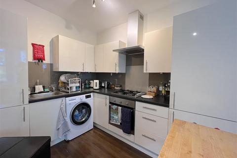 2 bedroom apartment to rent, Crescent Road, London N8