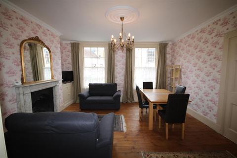 2 bedroom flat to rent, Sun Street, Canterbury