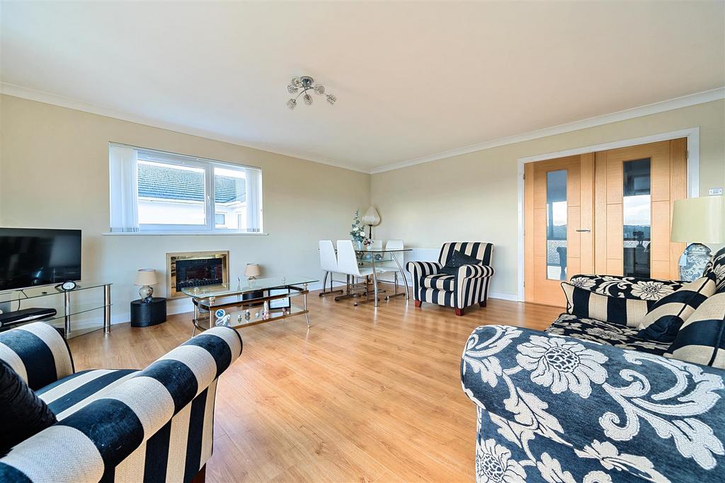 Lounge / dining area