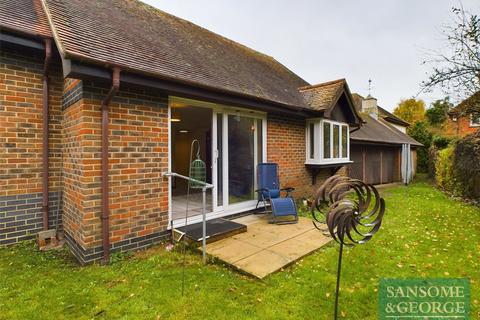 2 bedroom bungalow for sale, Garrett Close, Kingsclere, Newbury, Hampshire, RG20