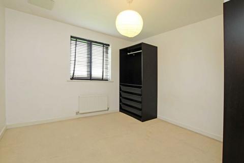 2 bedroom flat to rent, Wood Lane, Isleworth TW7