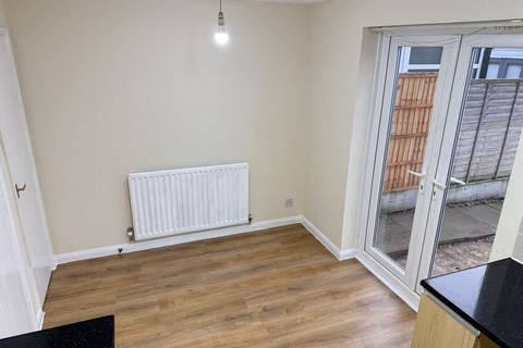 3 bedroom terraced house to rent, Cloister Street, Moston