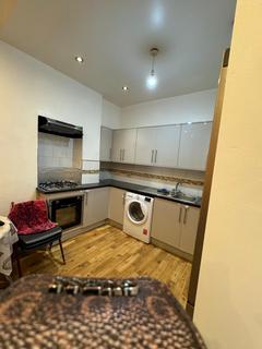 2 bedroom flat to rent, The Drive, IG1