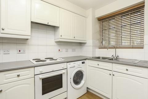 1 bedroom flat to rent, Edith Cavell Way London SE18