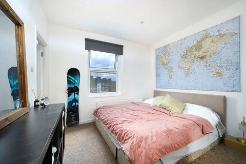 1 bedroom flat to rent, Lovely Top Floor 1 Bedroom Flat