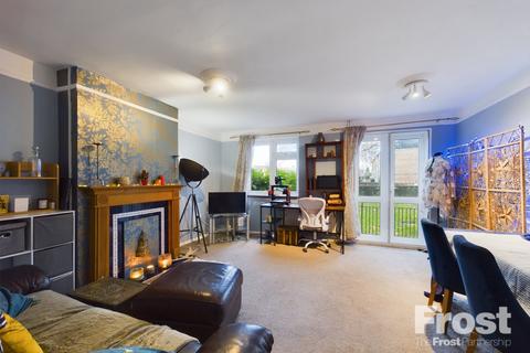 3 bedroom maisonette for sale, Town Tree Road, Ashford, Surrey, TW15