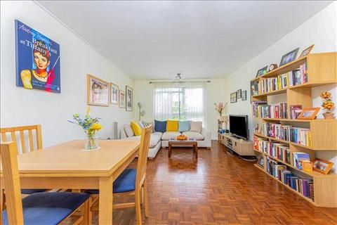 Flat 17, Wessex Court Putney Hill, London, SW15 6BG