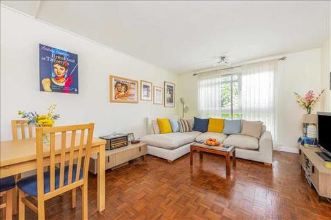 Flat 17, Wessex Court Putney Hill, London, SW15 6BG