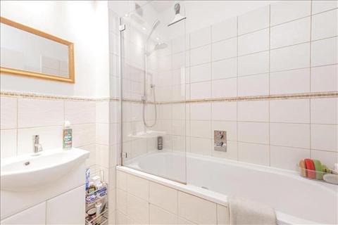 Flat 17, Wessex Court Putney Hill, London, SW15 6BG