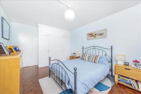 Flat 17, Wessex Court Putney Hill, London, SW15 6BG