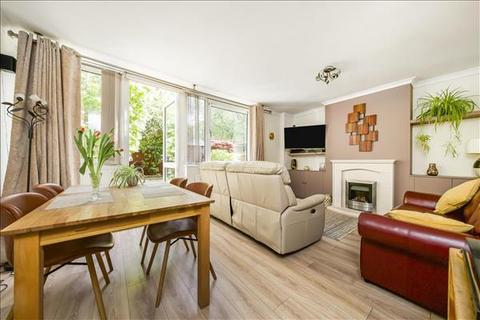 16 Farlington Place, London, SW15 4AH
