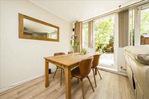 16 Farlington Place, London, SW15 4AH