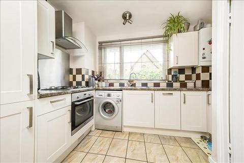 16 Farlington Place, London, SW15 4AH