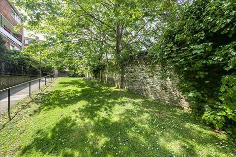 16 Farlington Place, London, SW15 4AH