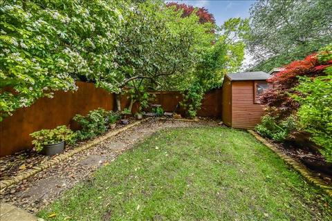 16 Farlington Place, London, SW15 4AH