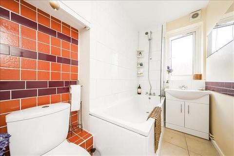 16 Farlington Place, London, SW15 4AH