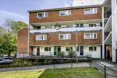 16 Farlington Place, London, SW15 4AH
