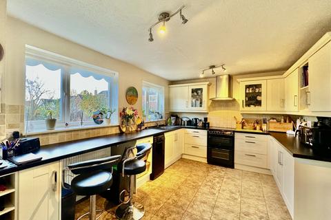 4 bedroom detached house for sale, Fair Lane, Shaftesbury - No Onward Chain