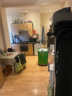 Studio to rent, High Street, London