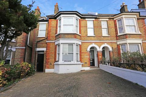 5 bedroom semi-detached house to rent, Portland Road, Gravesend, DA12