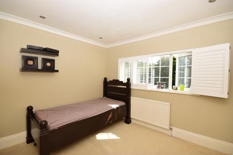 1 bedroom in a house share to rent, Oakhurst Rise Carshalton SM5