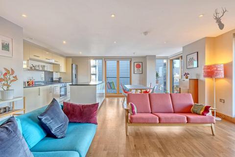 3 bedroom flat for sale, Wick Lane, London