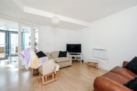 2 bedroom flat to rent, Highfield Road, Feltham TW13