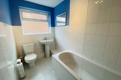 2 bedroom semi-detached house to rent, Greenside, Heaton Mersey, Stockport, SK4