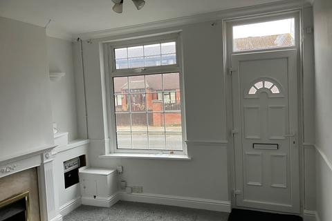 2 bedroom terraced house to rent, Heathfield Lane, Wednesbury