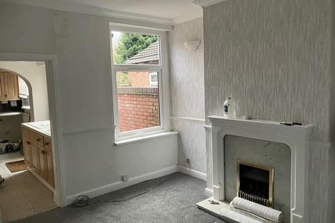 2 bedroom terraced house to rent, Heathfield Lane, Wednesbury