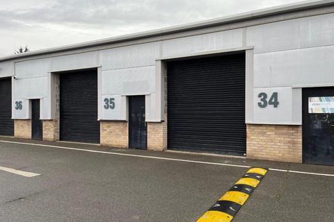 Industrial unit to rent, C35 Moorside Business Park, Moorside, Colchester, Essex, CO1