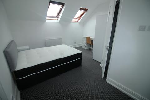 1 bedroom in a house share to rent, Liverpool L22