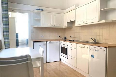 2 bedroom flat to rent, North Common Road, London