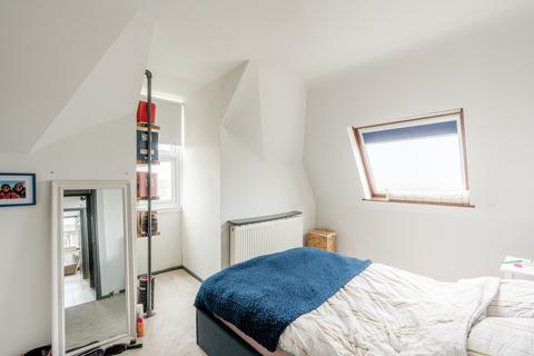 Second Floor Flat, 20 Beaconsfield Road, Clifton, Bristol, BS8 2TS