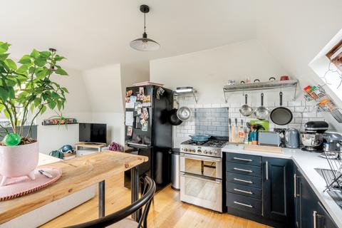 Second Floor Flat, 20 Beaconsfield Road, Clifton, Bristol, BS8 2TS