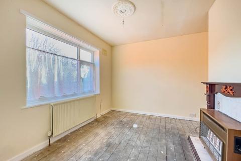 3 bedroom semi-detached house for sale, Fairview Avenue, Batley