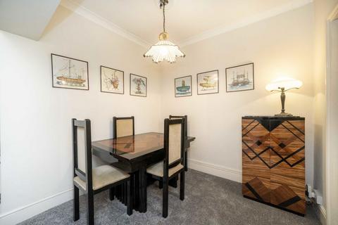 Garden Flat, 4 Camden Terrace, London, NW1 9BP