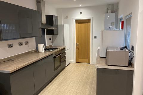 6 bedroom end of terrace house to rent, Nottingham NG7