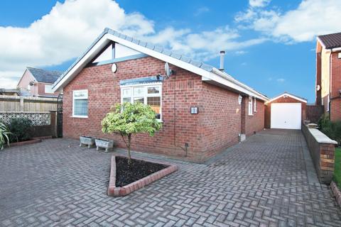 3 bedroom detached bungalow to rent, Captain Lees Road, Westhoughton, BL5