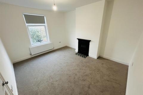 2 bedroom terraced house to rent, Vesper Grove, Kirkstall, Leeds, LS5 3JW