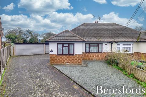 2 bedroom bungalow for sale, Alderton Close, Pilgrims Hatch, CM15