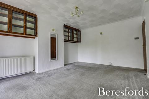 2 bedroom bungalow for sale, Alderton Close, Pilgrims Hatch, CM15