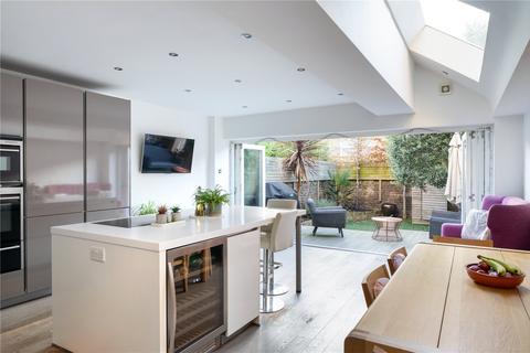 5 bedroom terraced house for sale, Wroughton Road, London, SW11