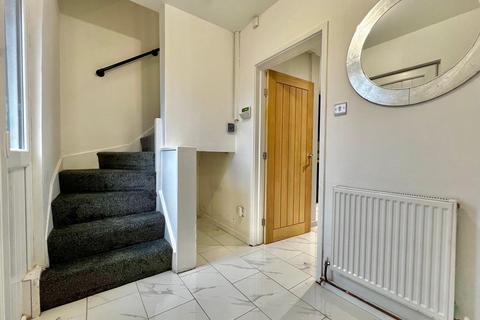 2 bedroom semi-detached house to rent, Iveson Drive, Leeds, West Yorkshire, LS16