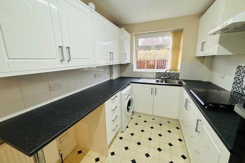 2 bedroom flat to rent, Oakdene Vale, Leeds, West Yorkshire, LS17